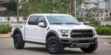 Chiều cao xe bán tải thích hợp mang lại trải nghiệm lái xe thoải mái trên đường quê.