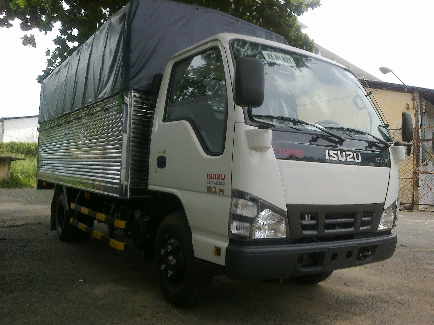 Giá xe tải isuzu 1 tấn cũ tốt nhất và tiện ích khi sử dụng