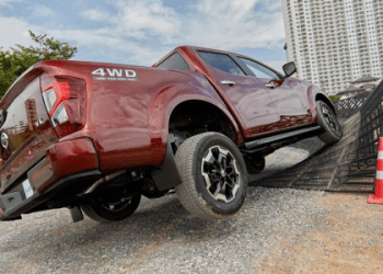 Khuyến mãi xe bán tải Nissan mới: Xe an toàn và công nghệ hiện đại