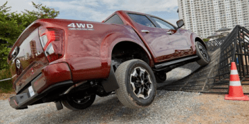 Khuyến mãi xe bán tải Nissan mới: Xe an toàn và công nghệ hiện đại