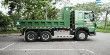 Xe Tải HOWO 3 Chân Giá Tốt Tải Trọng Cao Chở Hàng Nặng Hiệu Quả