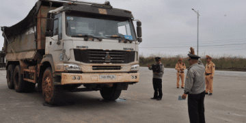 Dấu hiệu bản lề thùng xe tải hỏng cần thay ngay ｜ Tránh tai nạn giao thông nguy hiểm